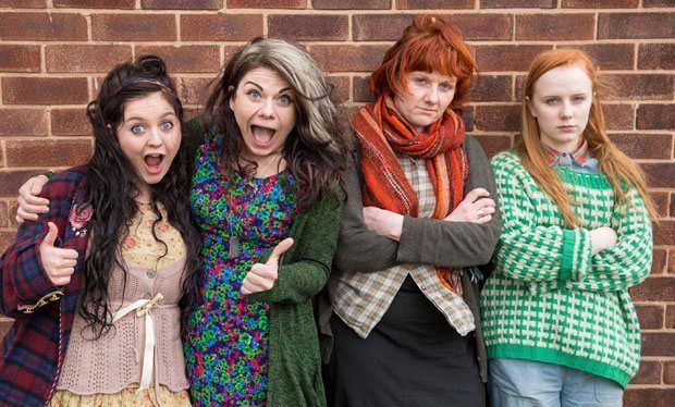 Caitlin Moran startet Kampagne zur Rettung von Raised by Wolves, da Channel 4 Comedy nach zwei Serien abbricht