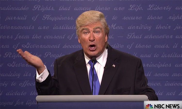 Alec Baldwin kanalisiert Donald Trump in einer Präsidentschaftsdebatte mit Kate McKinnons Hillary Clinton