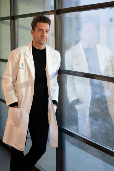 Scott Speedman als Dr. Nick Marsh in Grau