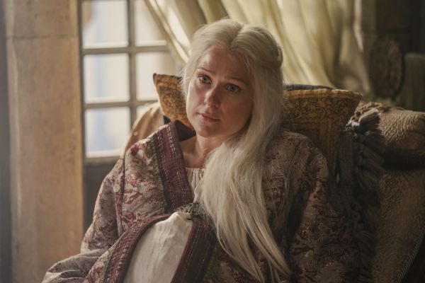 Sian Brooke als Königin Aemma Arryn in Haus des Drachen