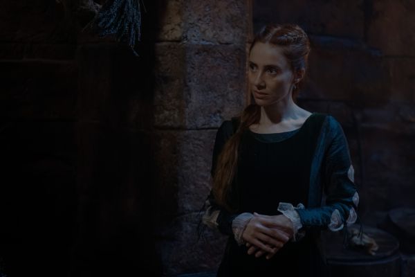 Alexis Raben als Talya in Haus des Drachen