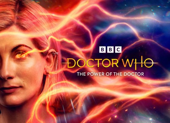 Jodie Whittaker auf dem Poster zu Doctor Who – Die Macht des Doktors