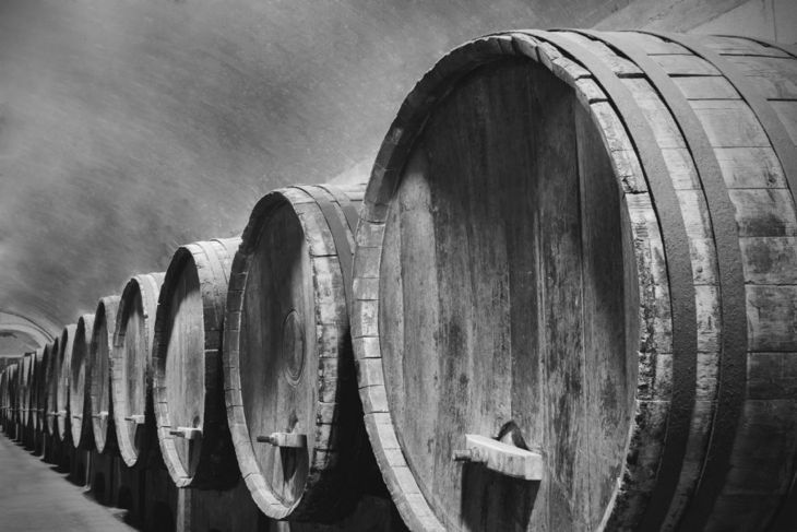 Sizilianische Marsala-Weine in Fässern