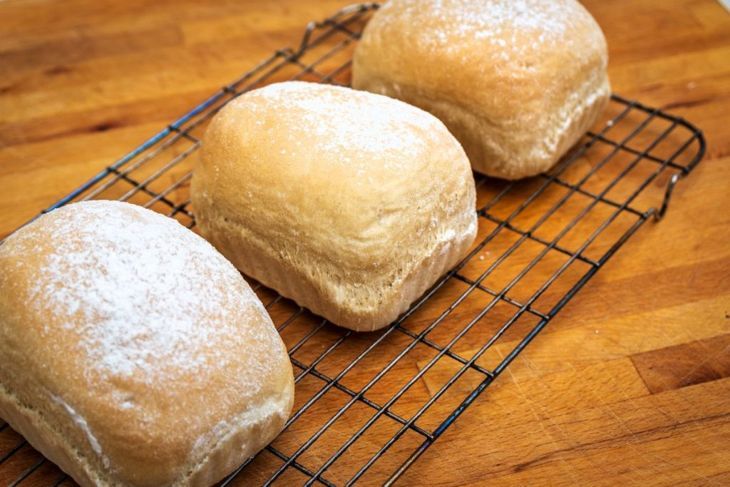 Machen Sie Brot, kühles gebackenes Brot