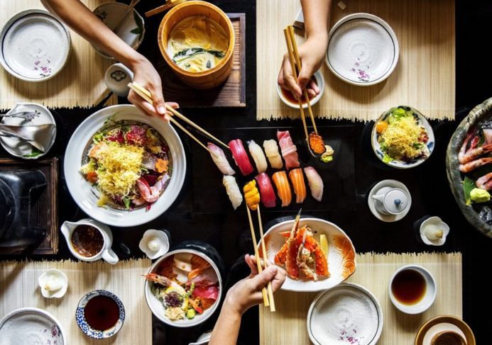Sushi-Etikette, die höfliche japanische Kultur isst