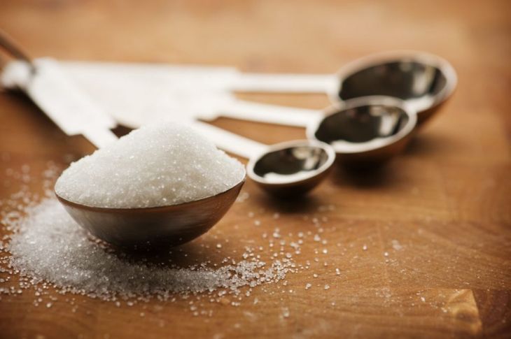 Zuckerpulver löst sich auf
