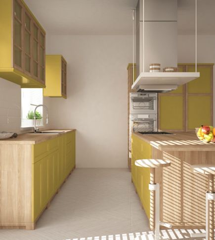 Gelbe Akzente helfen dieser kleinen Küche, ihren Platz optimal zu nutzen.