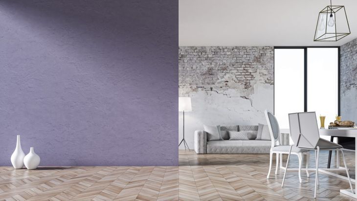Modernes Wohnzimmer mit lila Wand