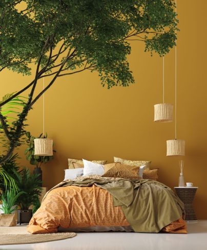 Schlafzimmer mit gelben Wänden und Grün