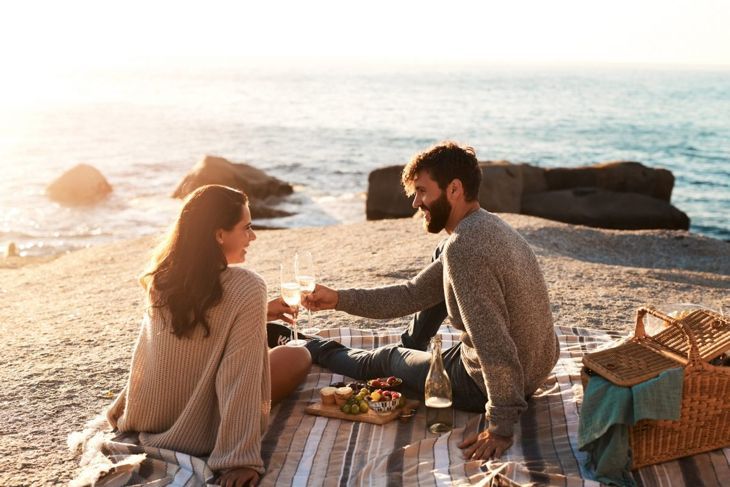 Picknick-Date am Strand