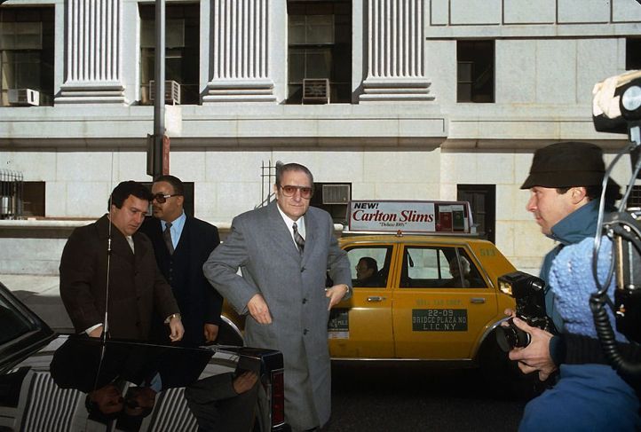 Paul Castellano wird am 27. Februar 1985 vor dem US-Bundesgericht in Manhattan, New York, bei seiner Ankunft fotografiert