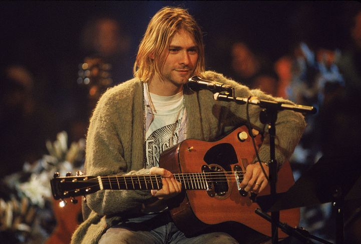 Der amerikanische Sänger und Gitarrist Kurt Cobain (1967 - 1994) tritt mit seiner Gruppe Nirvana bei einer Aufzeichnung der Fernsehsendung auf
