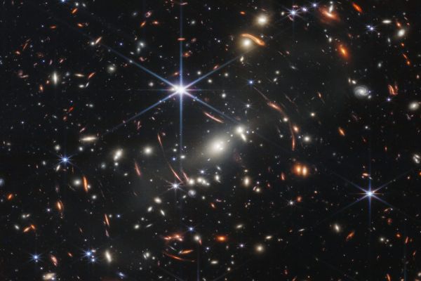 Doctor Who-Fans sind mit dem ersten Bild der NASA von alten Galaxien bestens vertraut
