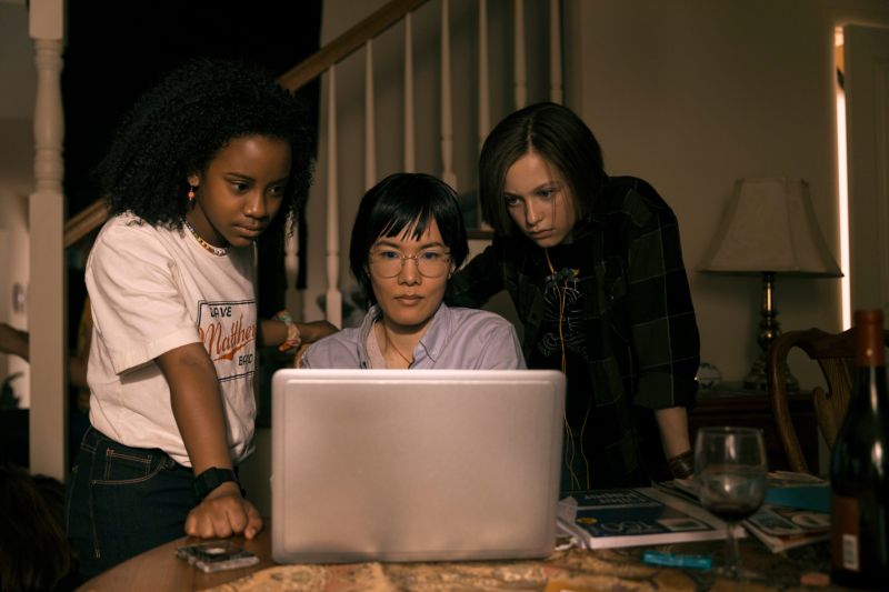 Camryn Jones (Tiffany Quilkin), Ali Wong (Erwachsene Erin) und Riley Lai Nelet (Erin Tieng)