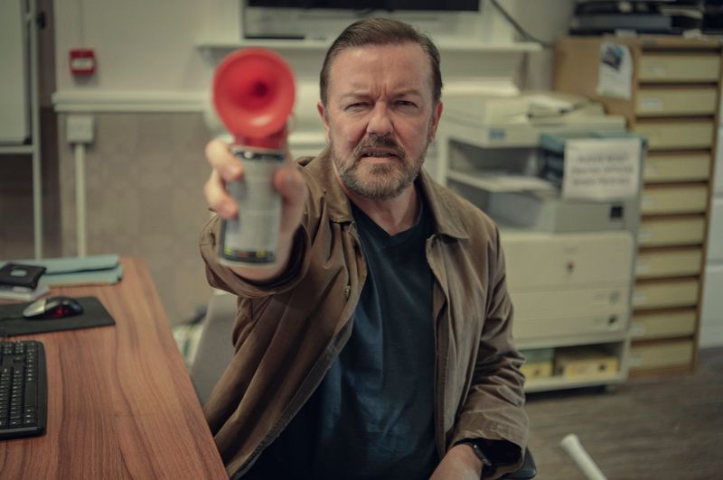 Ricky Gervais bläst ein Airhorn